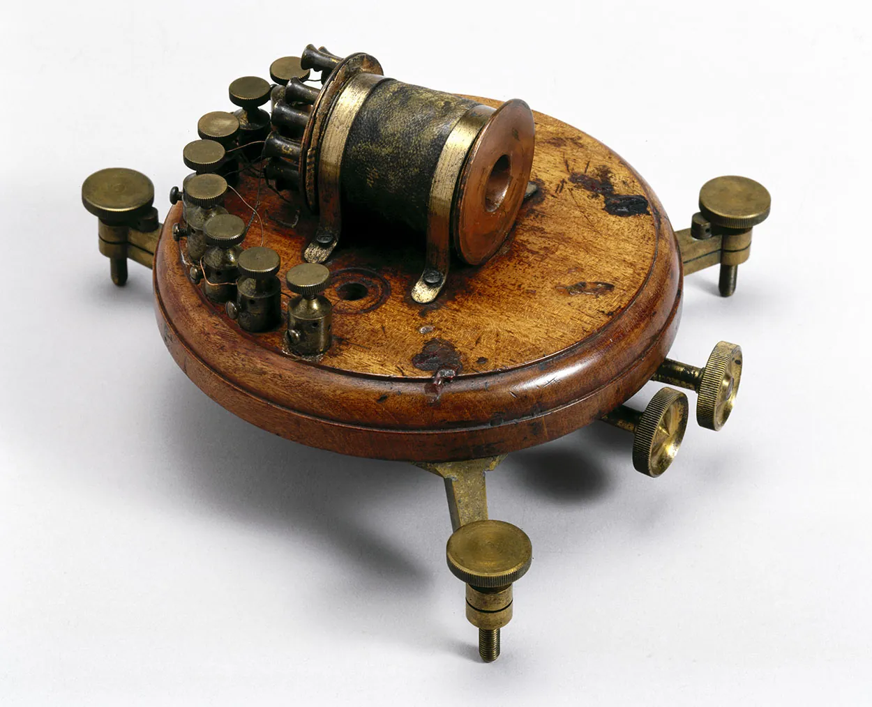 Thomson's mirror galvanometer, 1858. Science Museum London / Science and Society Picture Library, CC BY-SA 2.0, via Wikimedia Commons.