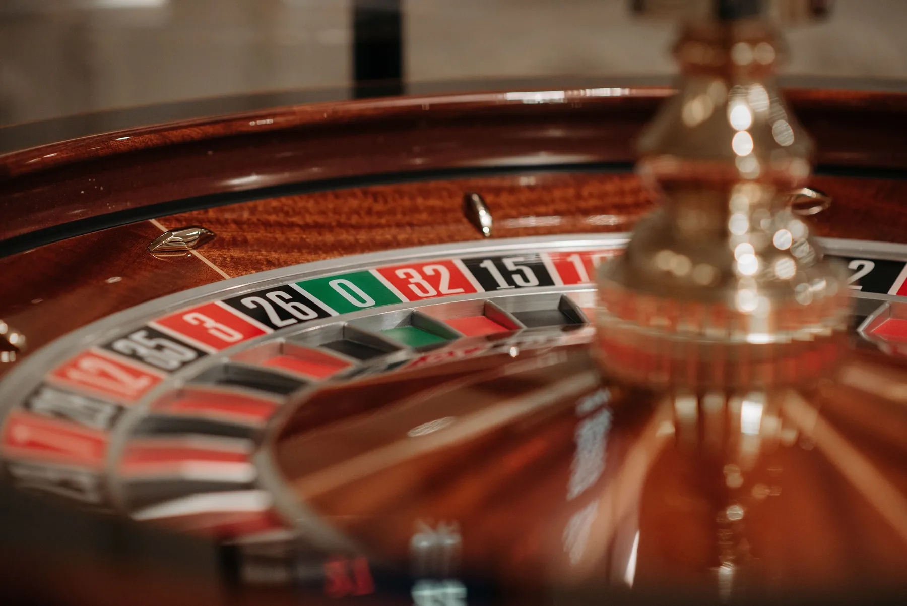 The single green zero gives a roulette wheel its edge, 2.7% of every bet. A day trader's zero is the spread and the commission. Photograph by Pavel Danilyuk, Pexels.